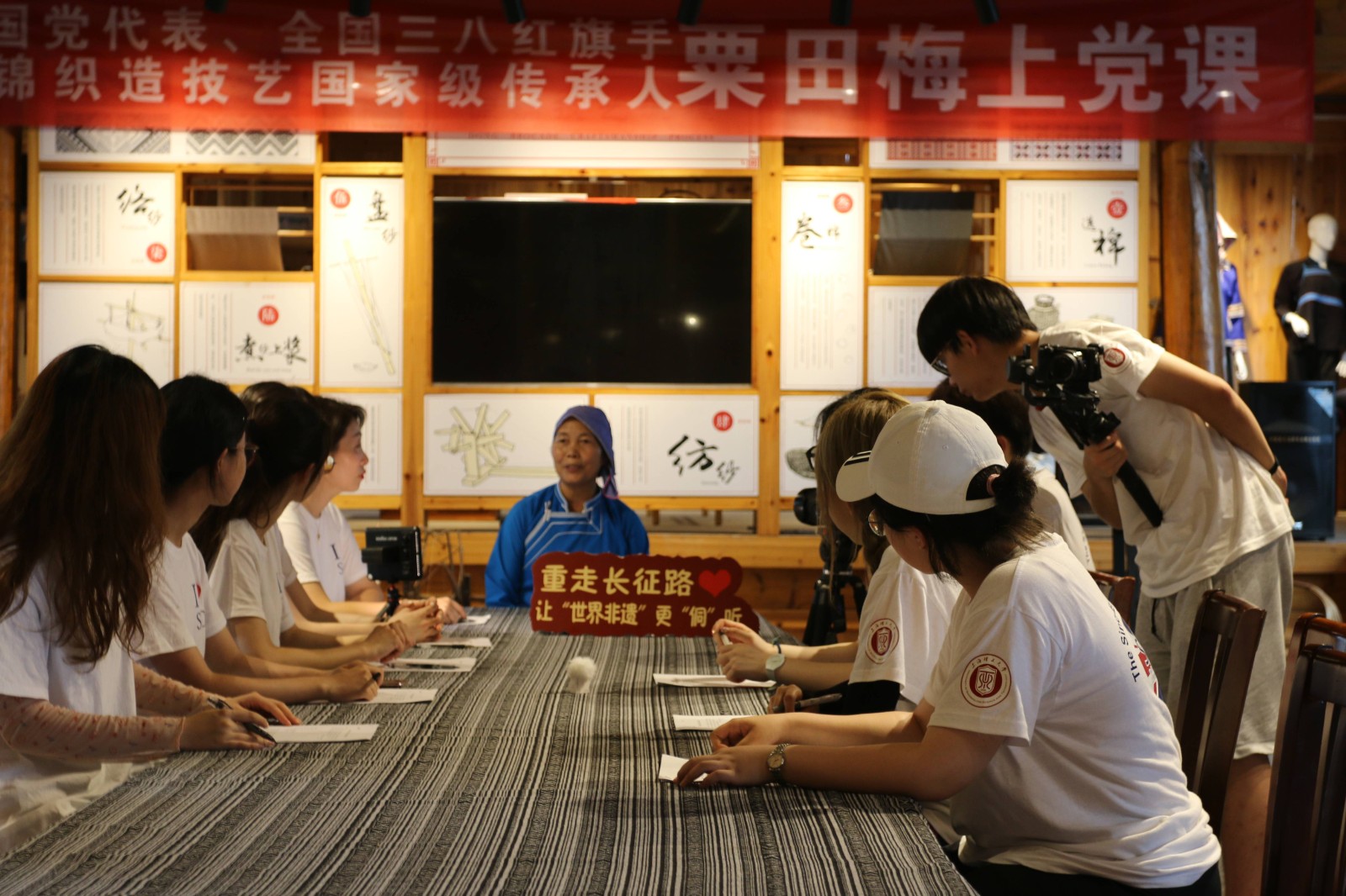 团队有幸拜访了侗琵琶,侗族大歌传承人杨团花老师,在杨老师的指导下