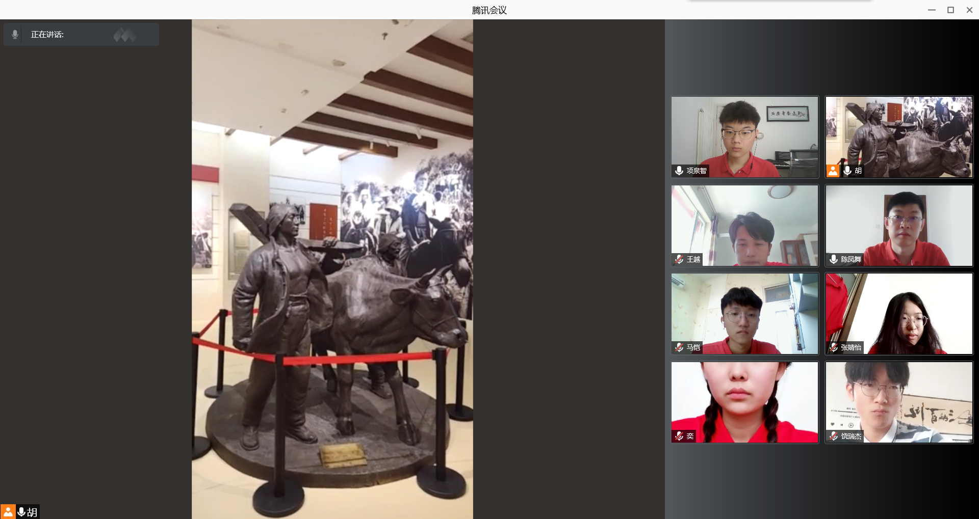 图为实践队参观西柏坡纪念馆中的雕塑作品《喜悦》。项泉智 供图