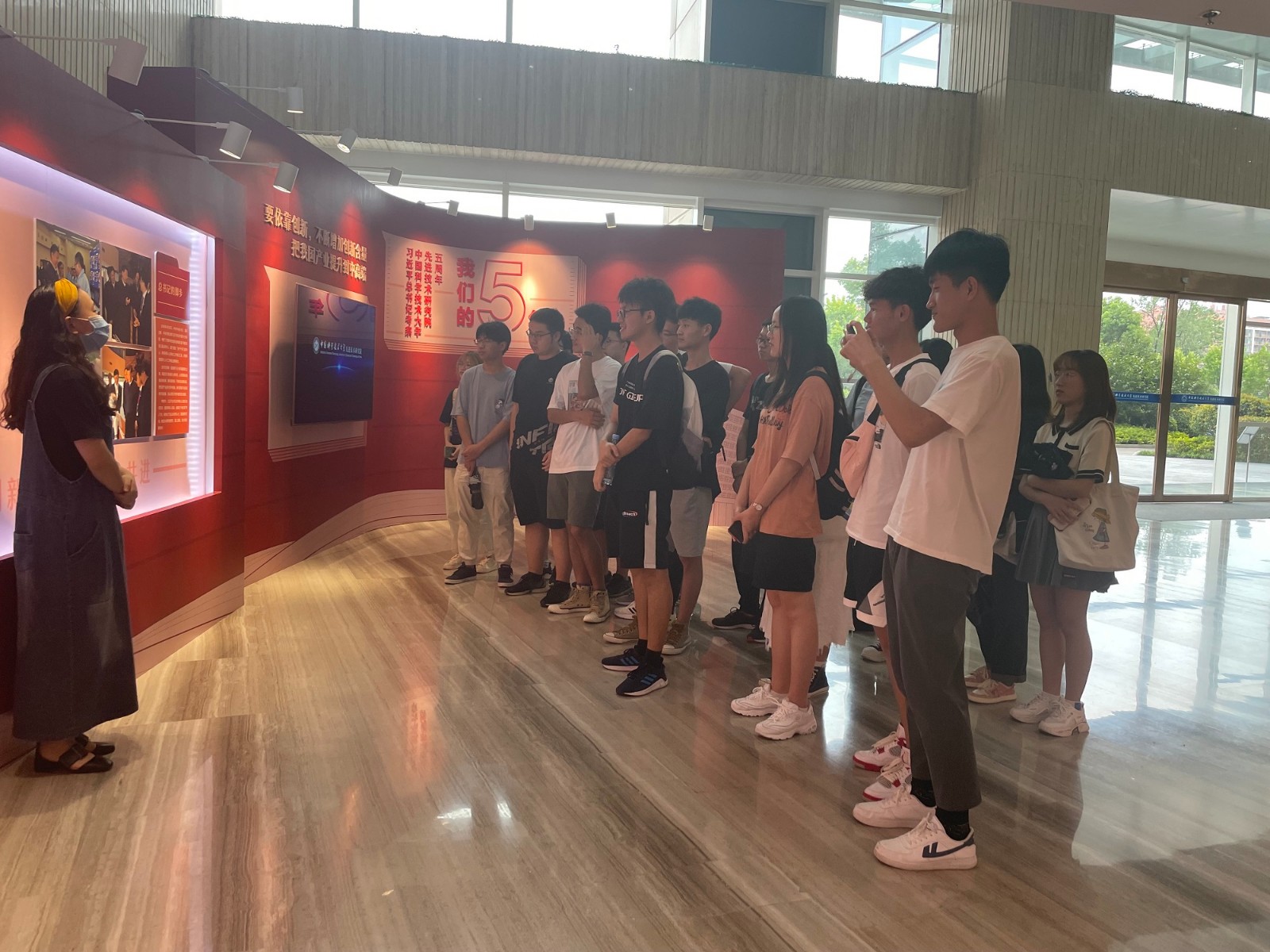 实践团在中科大先研院参观.jpg