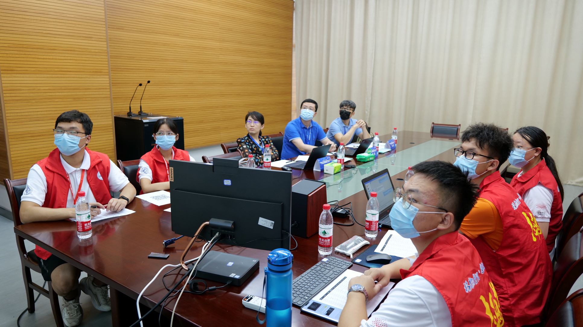 实践团成员担任第五届集创赛华中赛区志愿者1.JPG