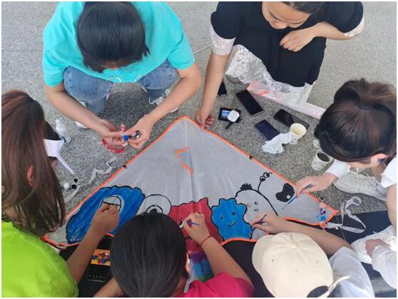 基礎科學學院：“手捧紙鳶放心聲” 風箏彩繪活動