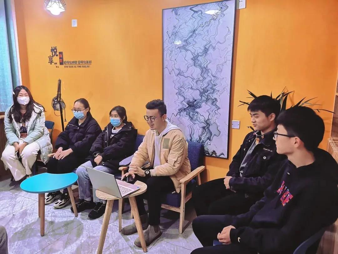 化学化工学院优秀学生代表希尔艾力·艾尔肯分享经验.jpg 化学化工学院优秀学生代表希尔艾力·艾尔肯分享经验.jpg