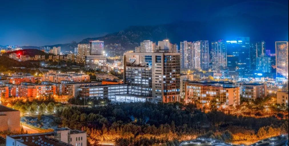 夜色里的灯火
是那地上的星星