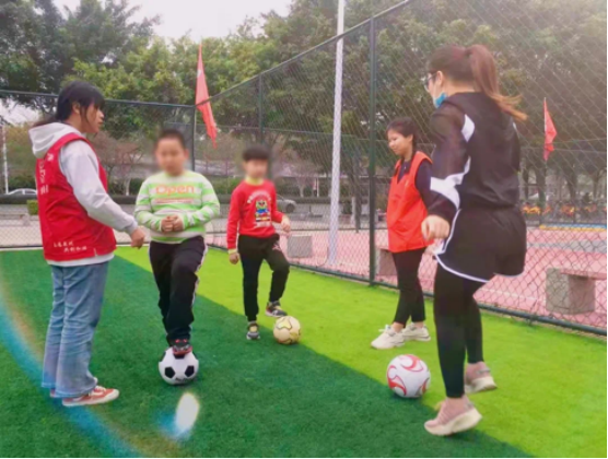 陪孩子踢球.png 陪孩子踢球.png