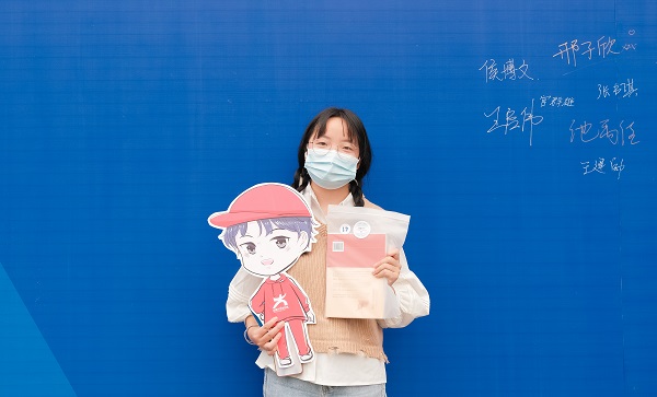 和小中兄妹的单人合照，是最爱阅读的你