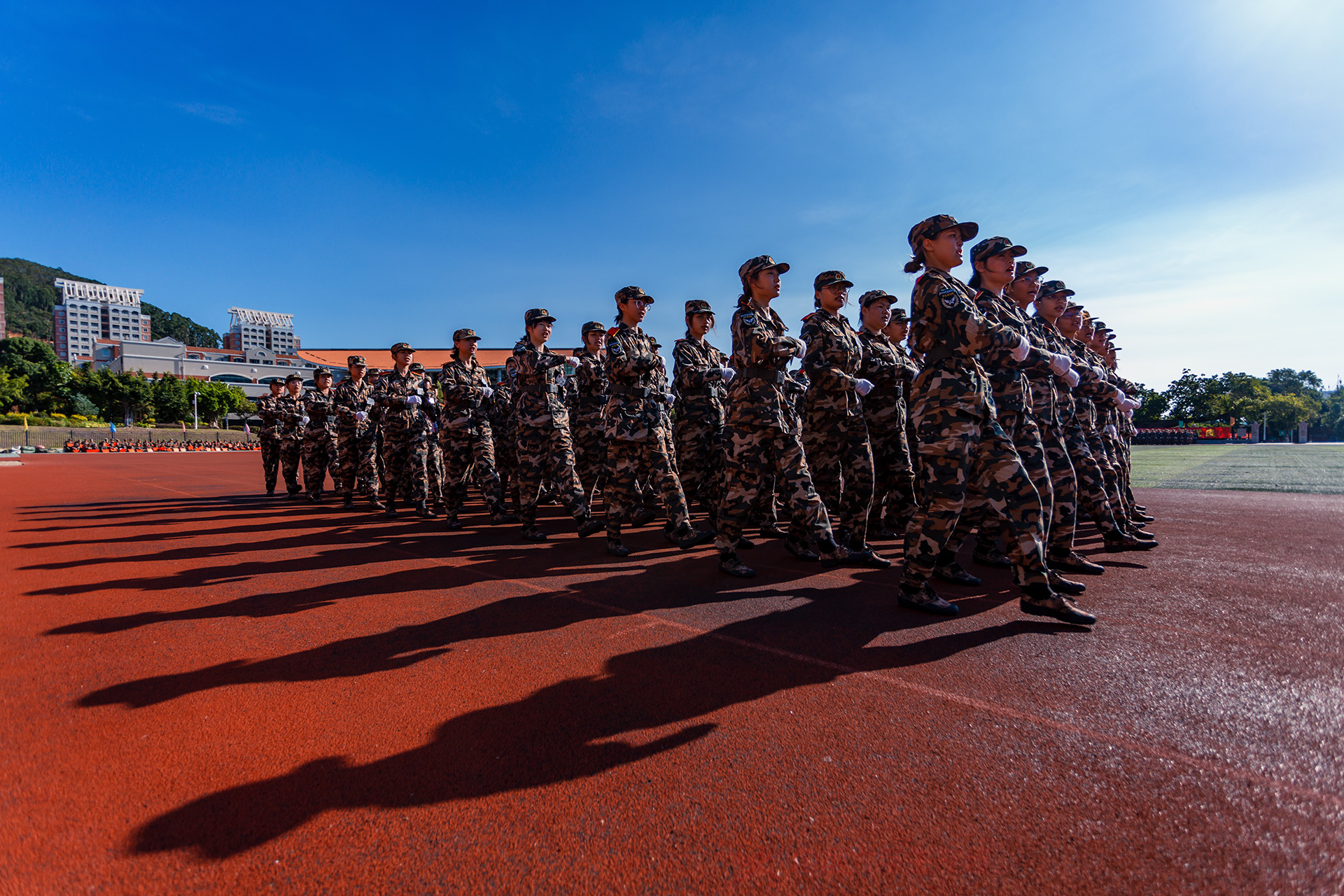军训我们共织这山河一卷赓续前辈荣光