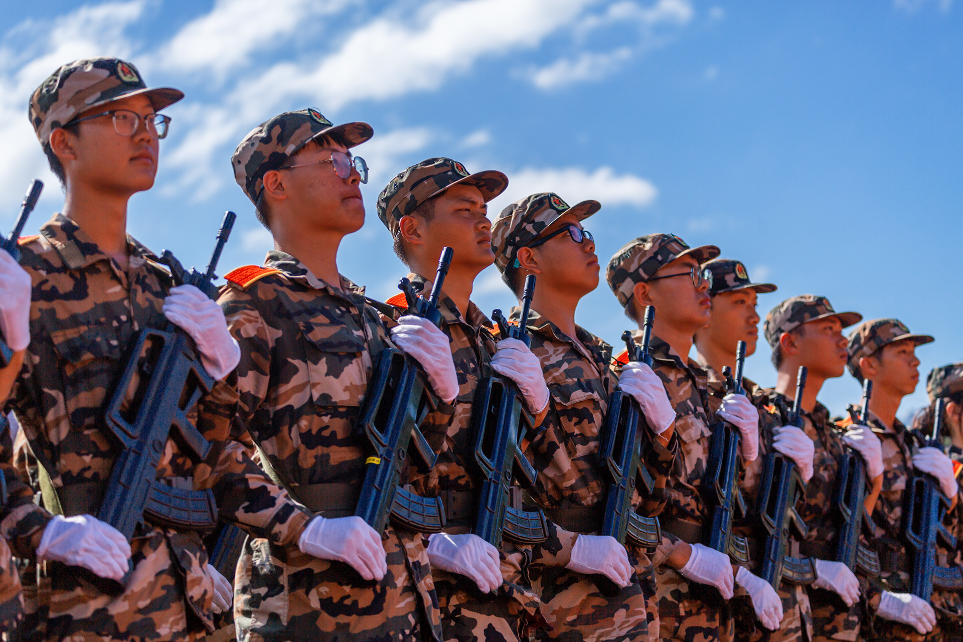 开发区党委委员,管委会副主任林朝晖;2021级学生军训团团长方坤明中校