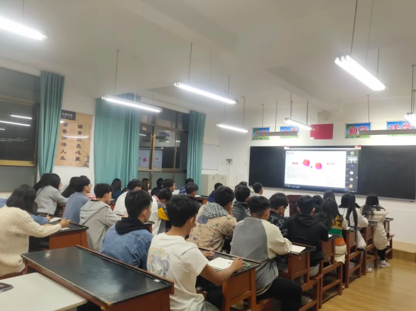 兰大研究生支教团助力石屏二中艺体生成长计划