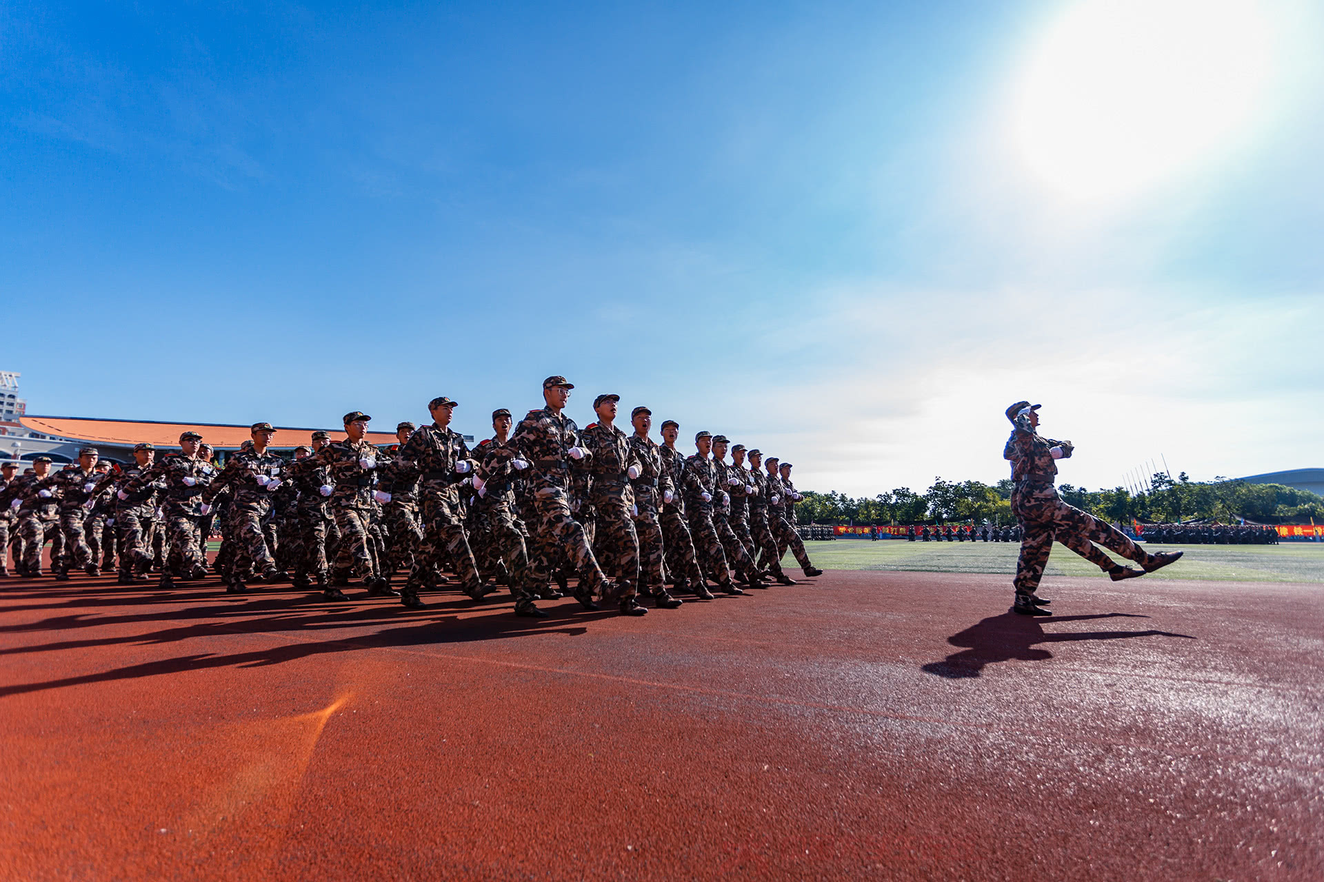 军训我们共织这山河一卷赓续前辈荣光