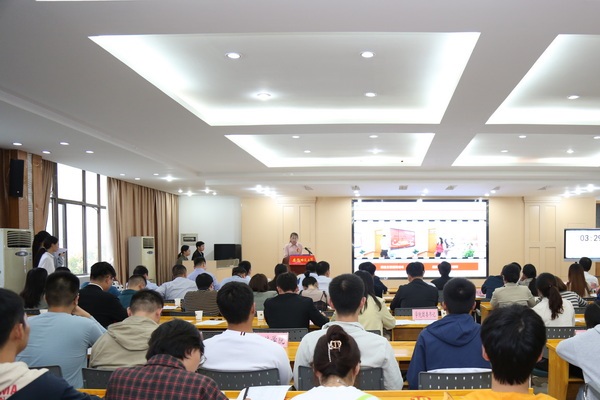 2安徽师范大学举行2021年暑期社会实践总结评比汇报会.jpg